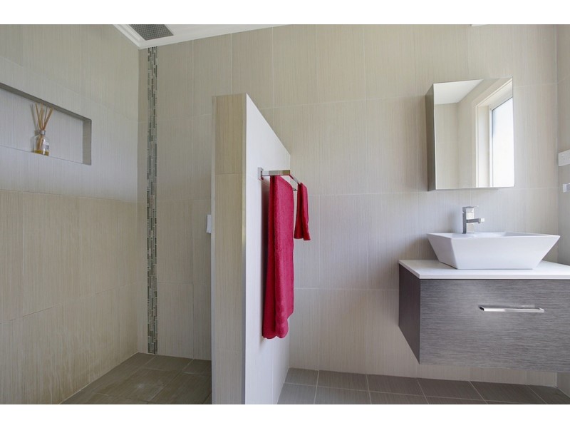 15 Railway Parade, Douglas Park NSW 2569