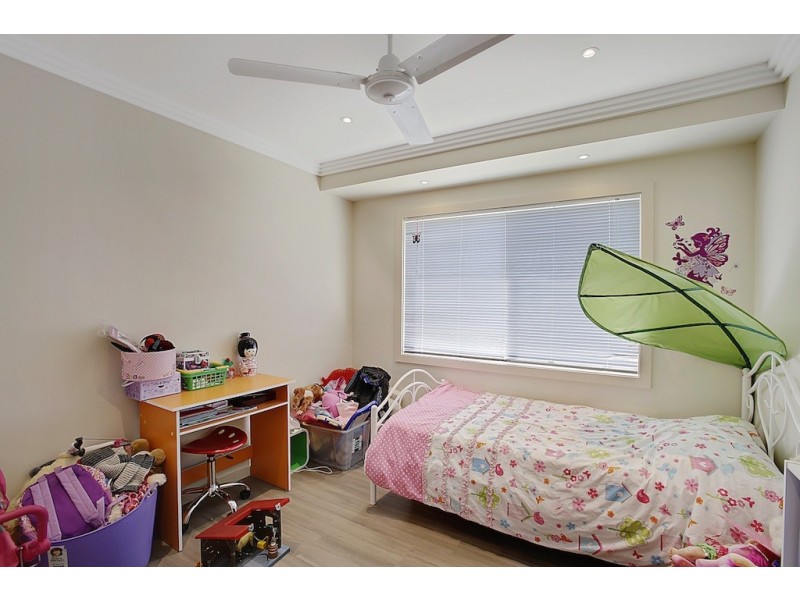 15 Railway Parade, Douglas Park NSW 2569