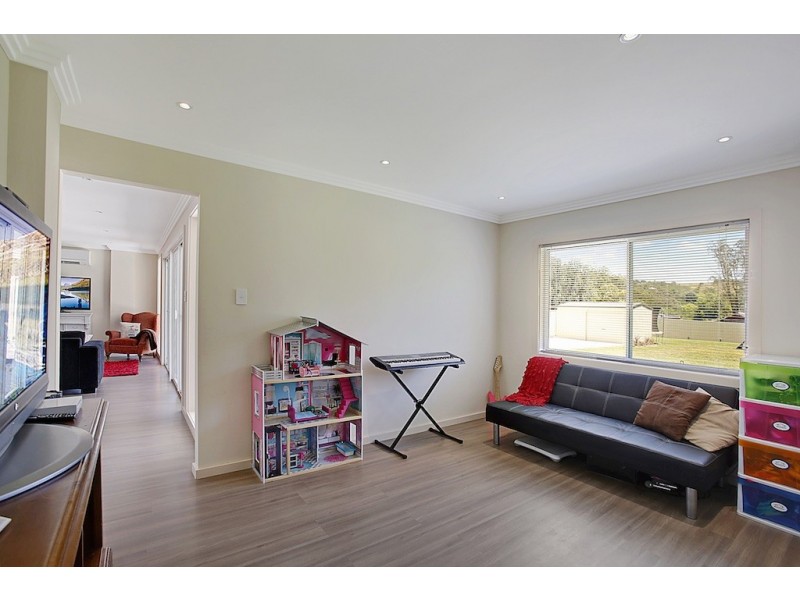 15 Railway Parade, Douglas Park NSW 2569