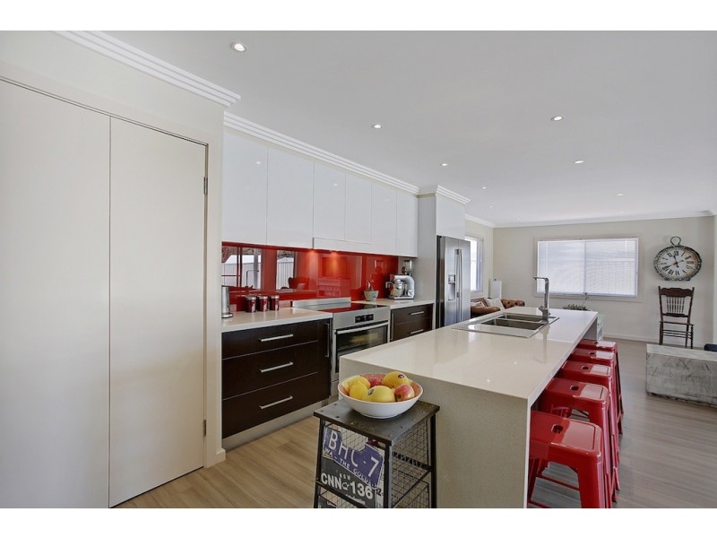 15 Railway Parade, Douglas Park NSW 2569