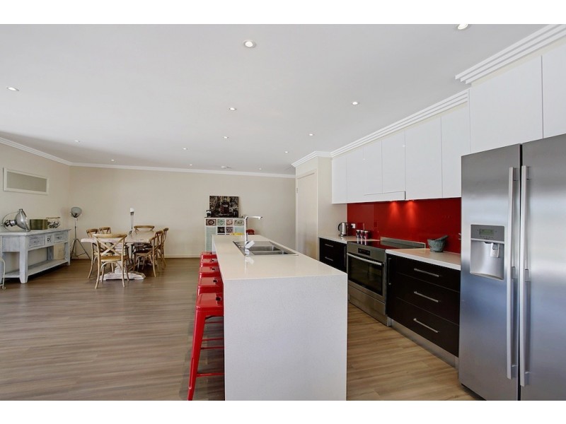 15 Railway Parade, Douglas Park NSW 2569