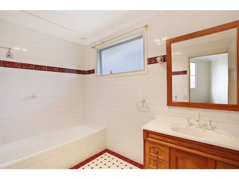 10 Turner Street, Thirlmere NSW 2572