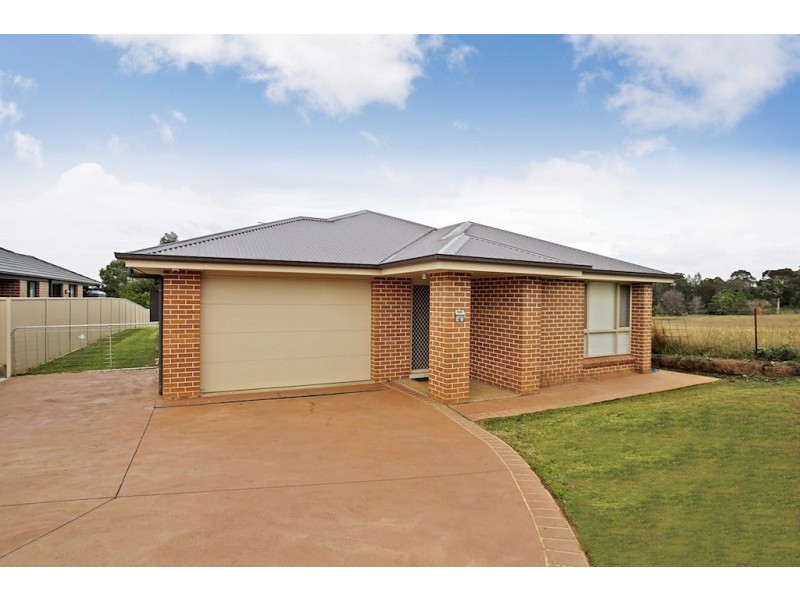 42 Moorland Rd, Tahmoor NSW 2573