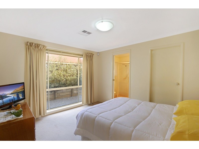 8 Stuart Place, Tahmoor NSW 2573