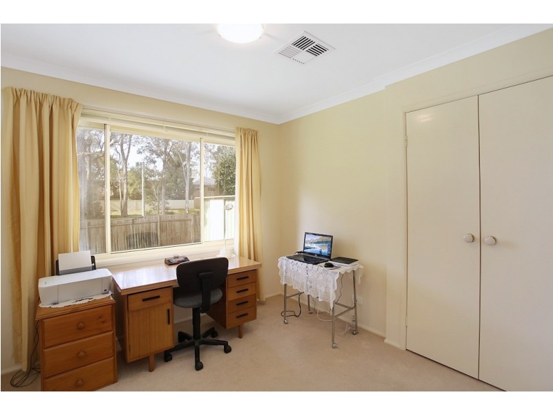 8 Stuart Place, Tahmoor NSW 2573