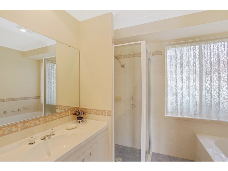 8 Stuart Place, Tahmoor NSW 2573