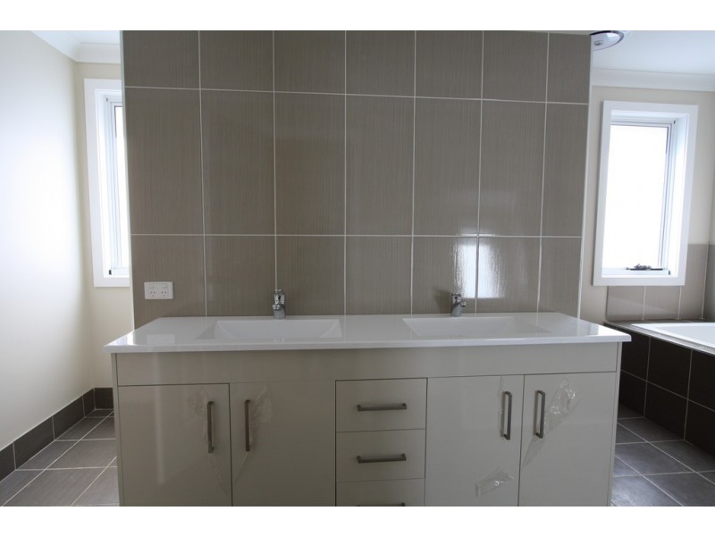 39 Myrtle Creek Ave, Tahmoor NSW 2573