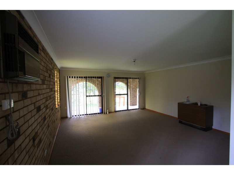 195 THIRLMERE WAY, Thirlmere NSW 2572