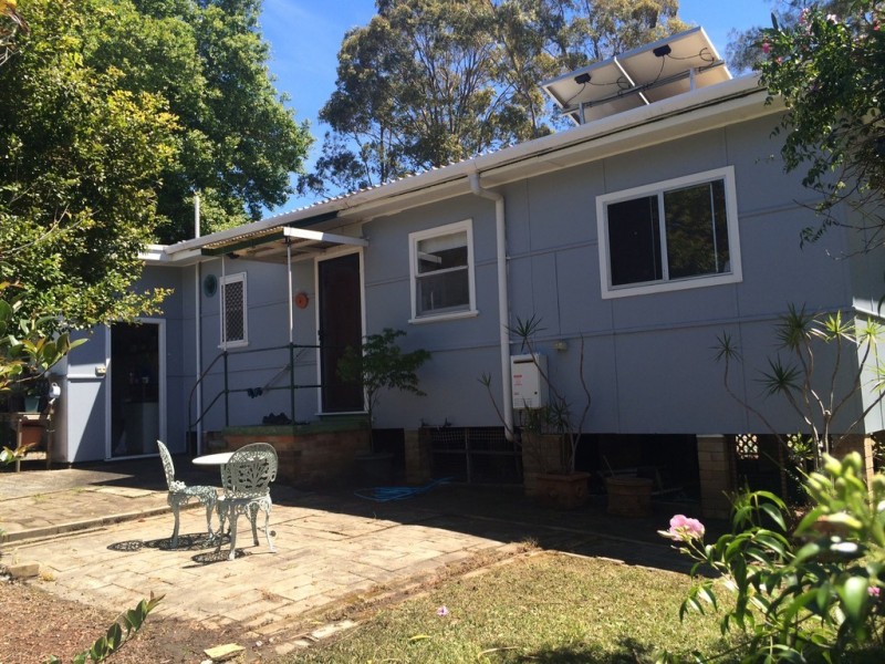 4 Takari Avenue, Point Clare NSW 2250