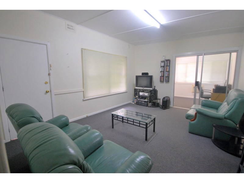 4 Takari Avenue, Point Clare NSW 2250