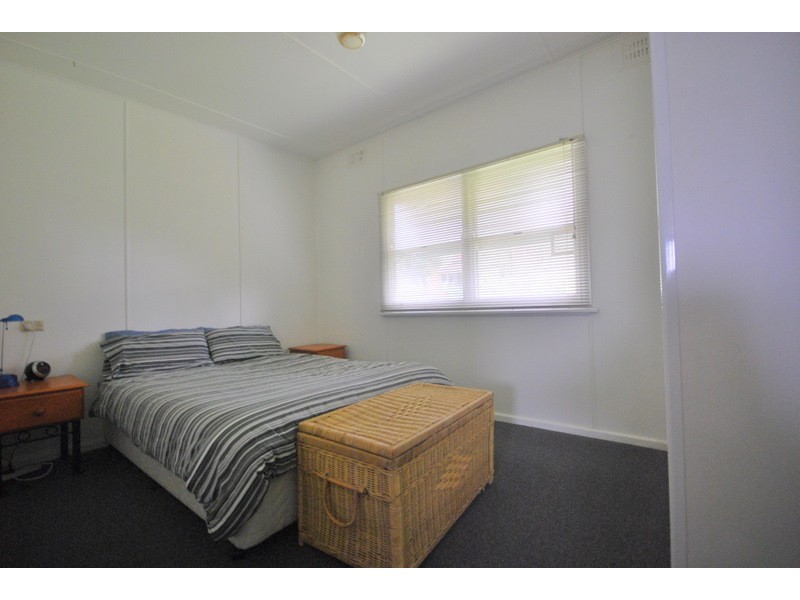 4 Takari Avenue, Point Clare NSW 2250