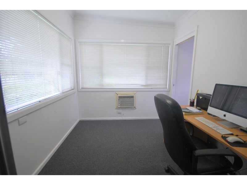 4 Takari Avenue, Point Clare NSW 2250