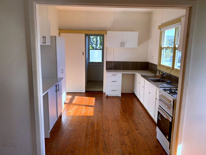 3 Matthews Parade, Point Clare NSW 2250