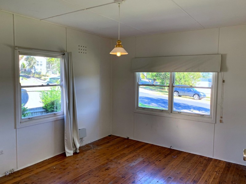 3 Matthews Parade, Point Clare NSW 2250