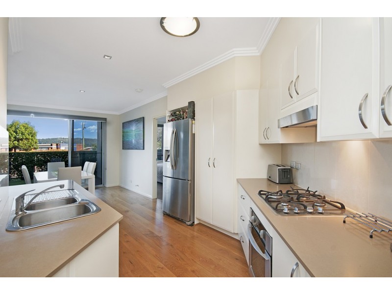 2/43 Masons Parade, Point Frederick NSW 2250