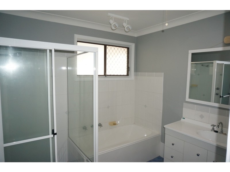 50 Audie Parade, Berkeley Vale NSW 2261