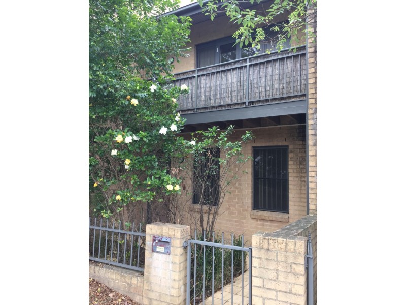 3/100 Faunce Street West, Gosford NSW 2250