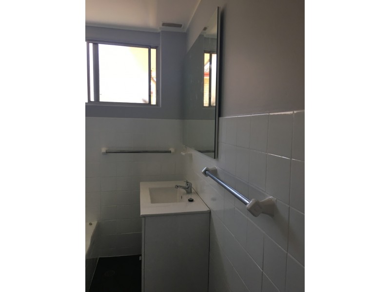 8/146 Albany Street, Point Frederick NSW 2250