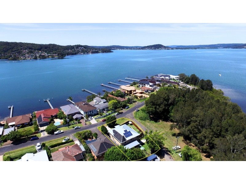 2 Caroline Street, East Gosford NSW 2250