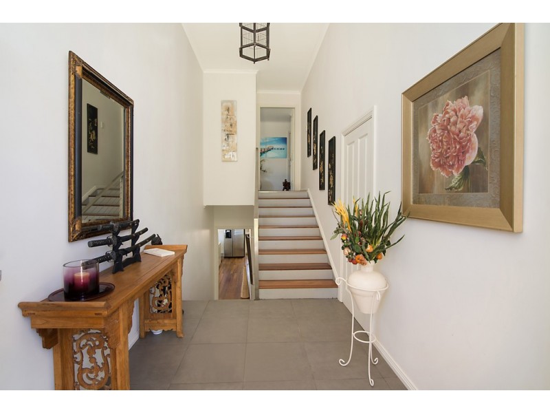 2 Caroline Street, East Gosford NSW 2250