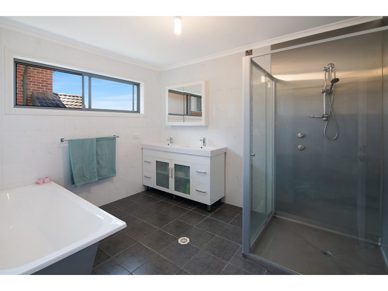 2 Caroline Street, East Gosford NSW 2250