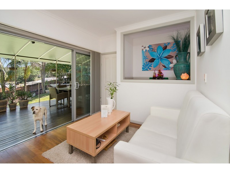 2 Caroline Street, East Gosford NSW 2250