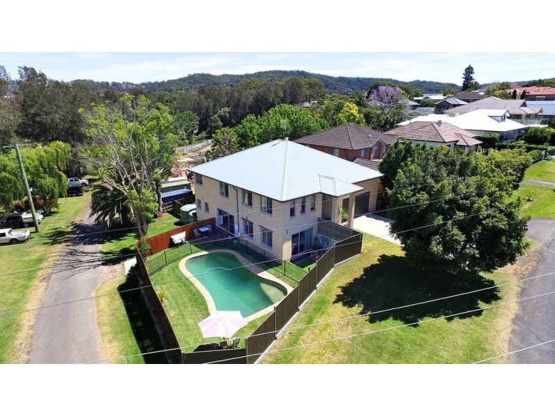 2 Caroline Street, East Gosford NSW 2250