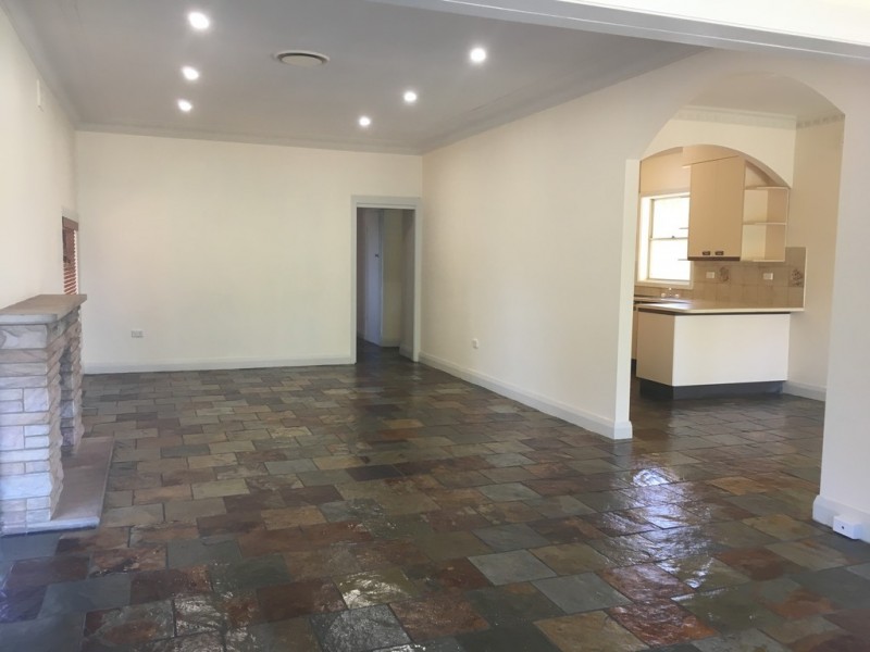 163 Albany Street, Point Frederick NSW 2250