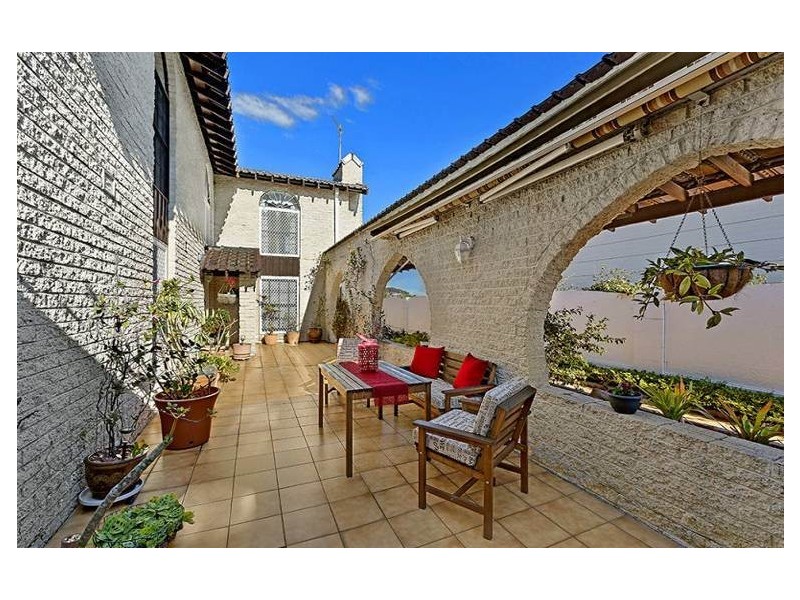 43 Caroline Street, East Gosford NSW 2250