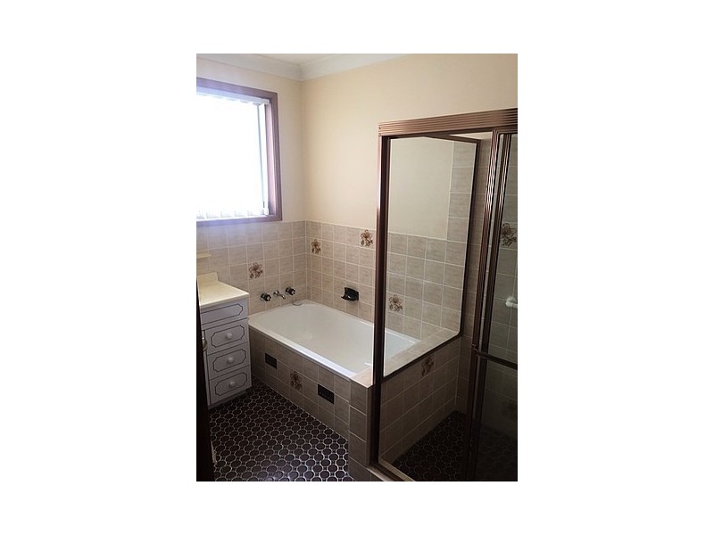 2/201 Albany Street, Point Frederick NSW 2250