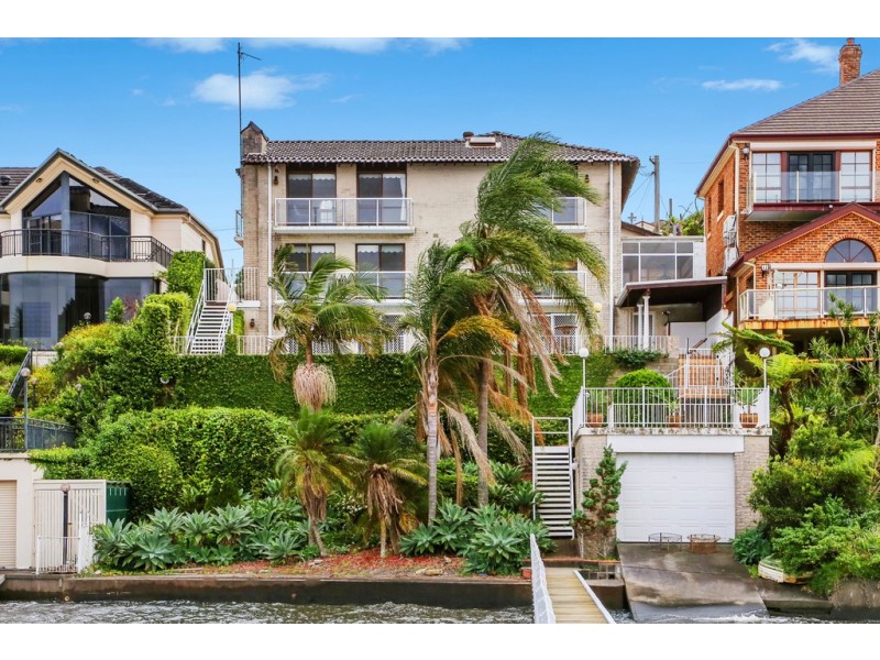 43 Caroline Street, East Gosford NSW 2250