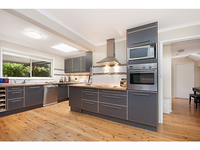 11 Elissa Crescent, Wyoming NSW 2250