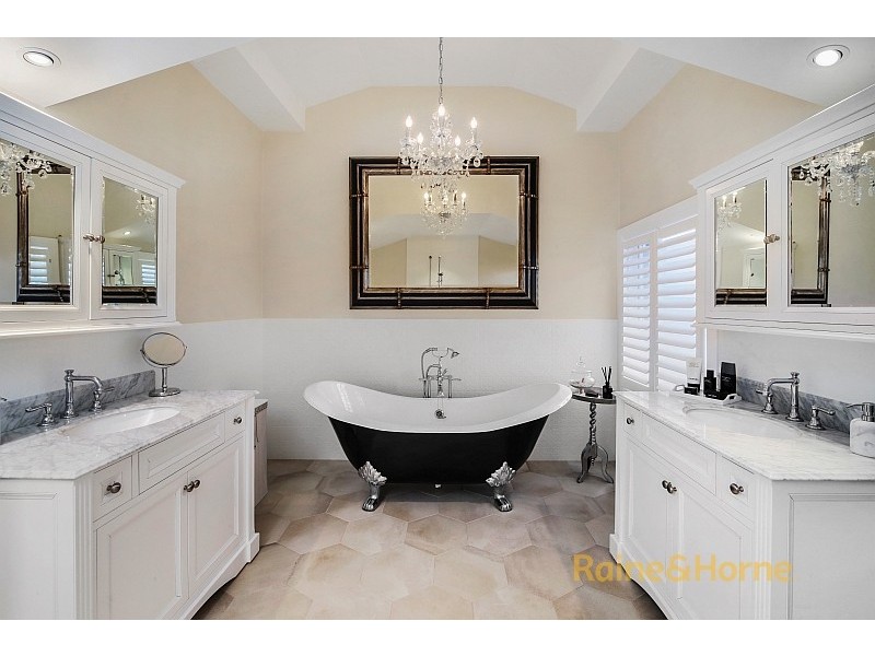 28 Albany Street, Point Frederick NSW 2250