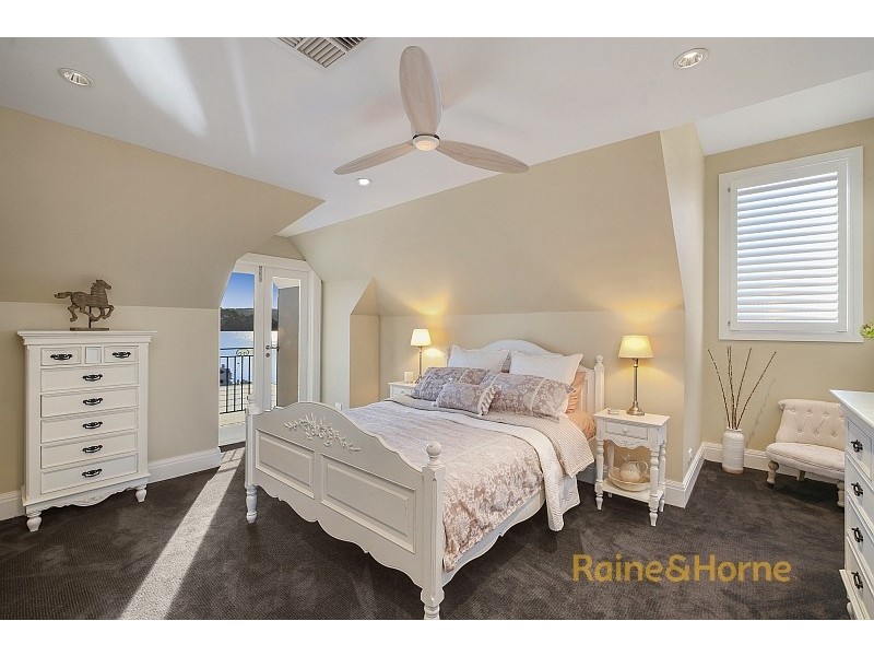 28 Albany Street, Point Frederick NSW 2250