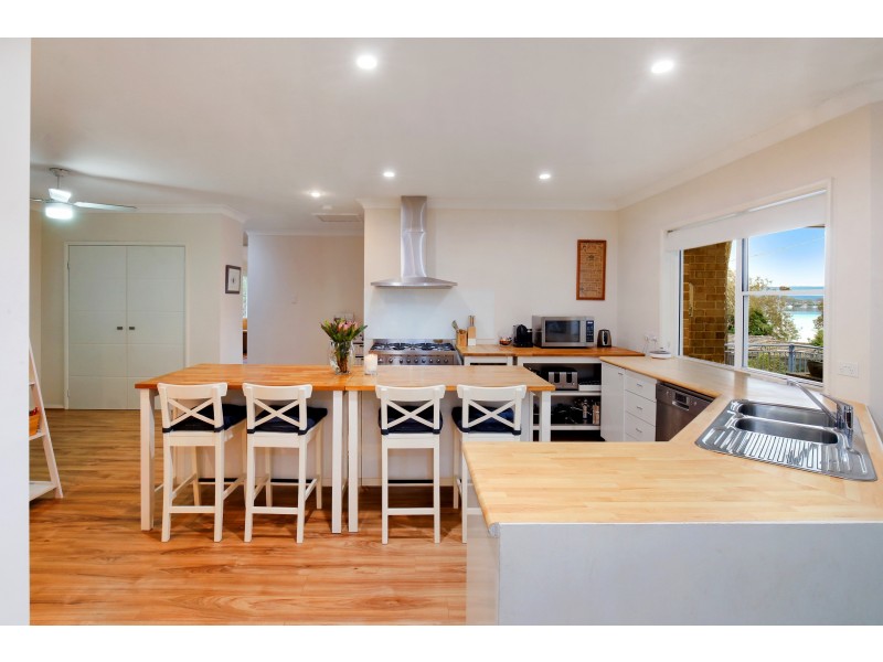 297E Avoca Drive, Green Point NSW 2251