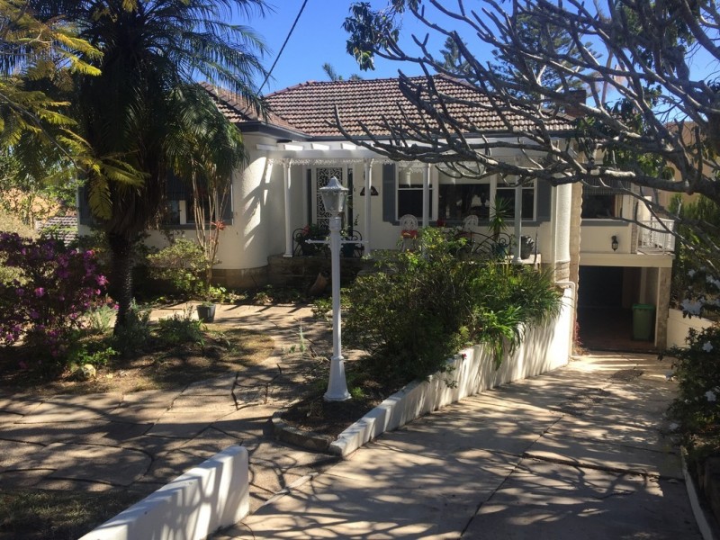 16 Albany Street, Point Frederick NSW 2250