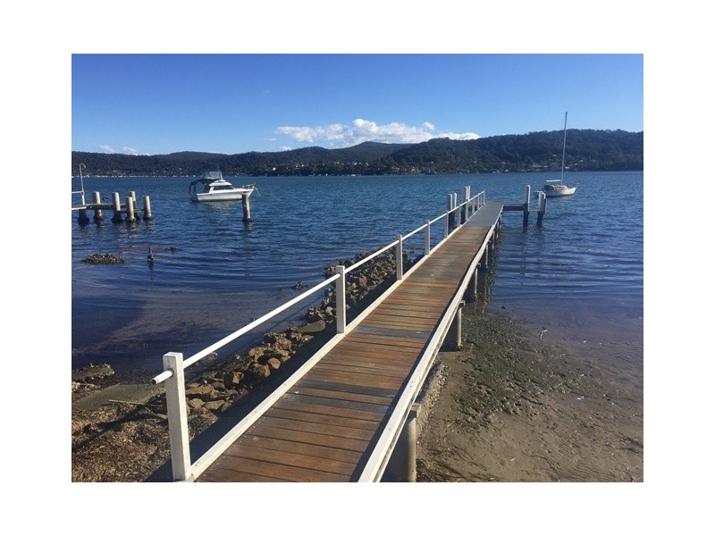 16 Albany Street, Point Frederick NSW 2250