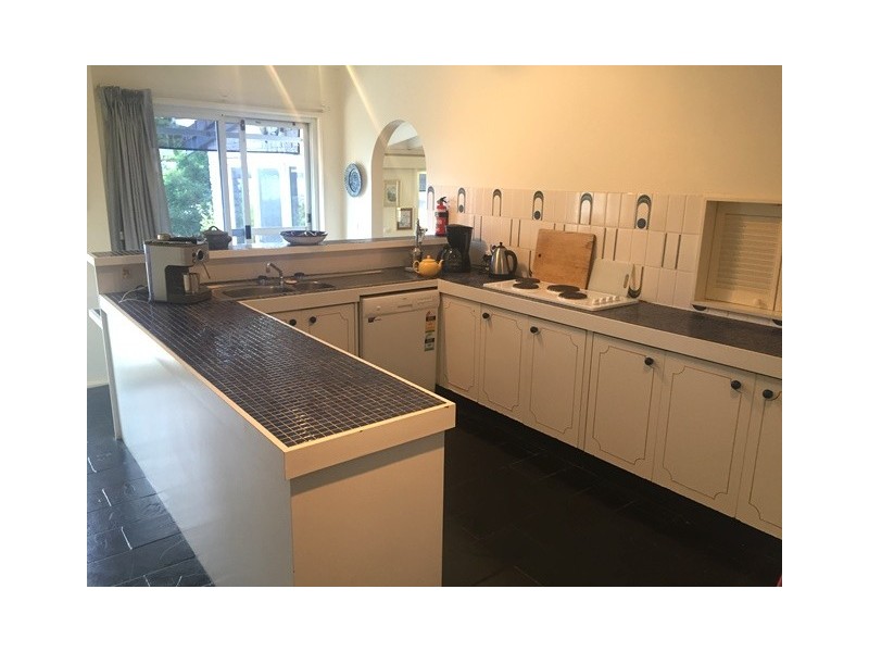 16 Albany Street, Point Frederick NSW 2250