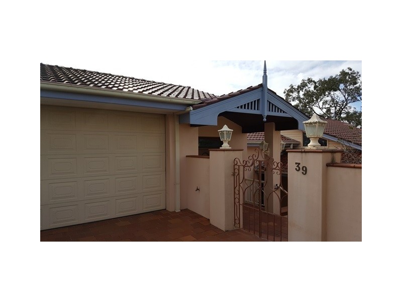 39 Albany Street, Point Frederick NSW 2250
