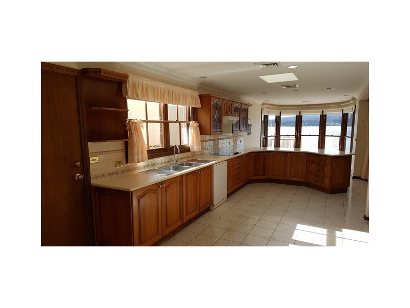 39 Albany Street, Point Frederick NSW 2250