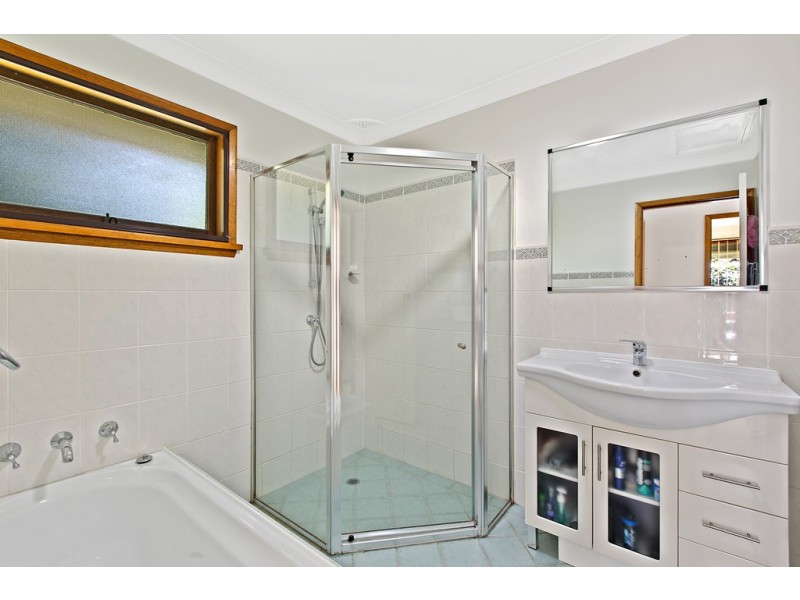 25 Crawford Crescent, Wyoming NSW 2250