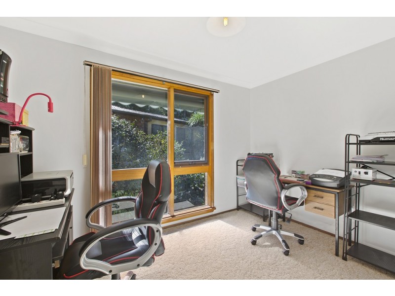 25 Crawford Crescent, Wyoming NSW 2250