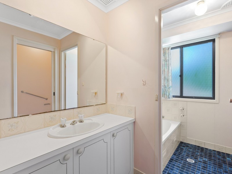 19 Paperbark Close, Wyoming NSW 2250