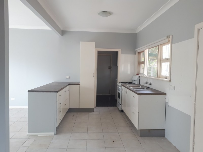 242 Brisbane Water Drive, Point Clare NSW 2250