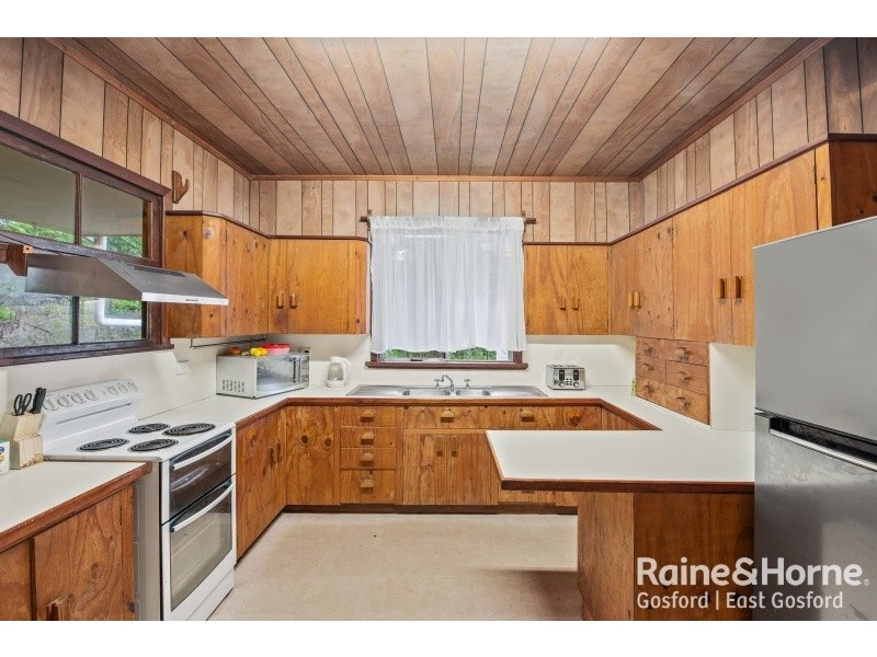 32 Talinga Avenue, Point Clare NSW 2250