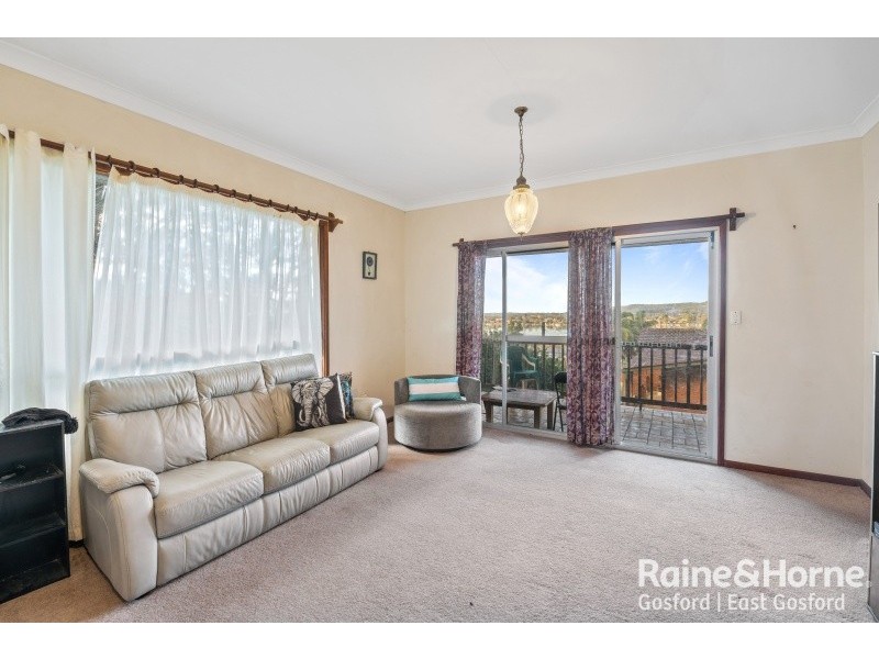 32 Talinga Avenue, Point Clare NSW 2250