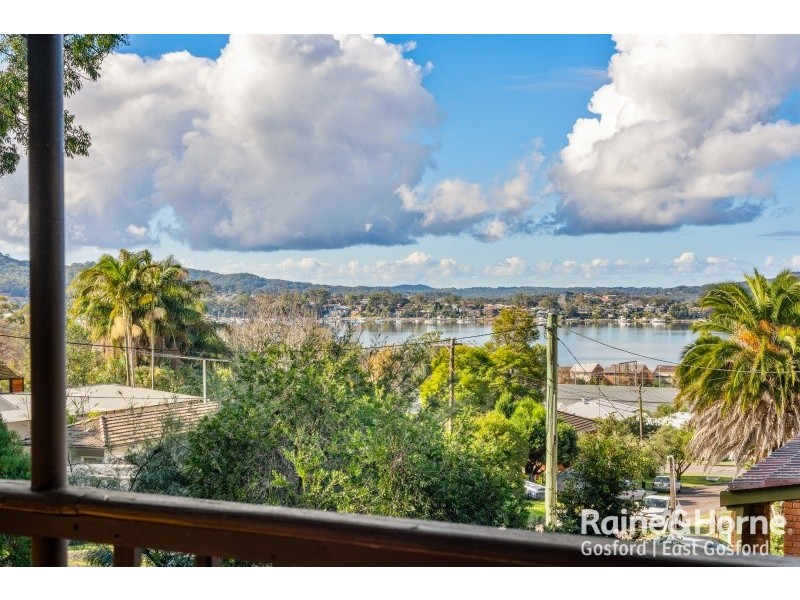 32 Talinga Avenue, Point Clare NSW 2250