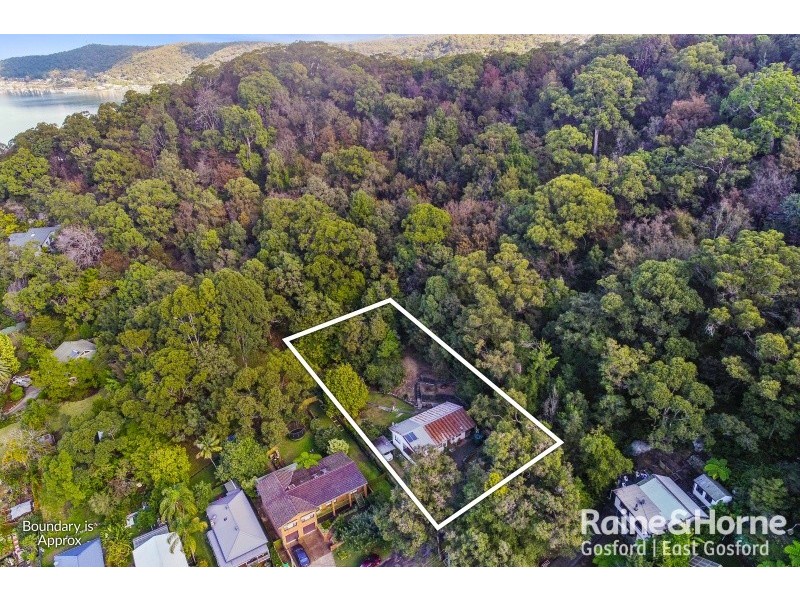 32 Talinga Avenue, Point Clare NSW 2250