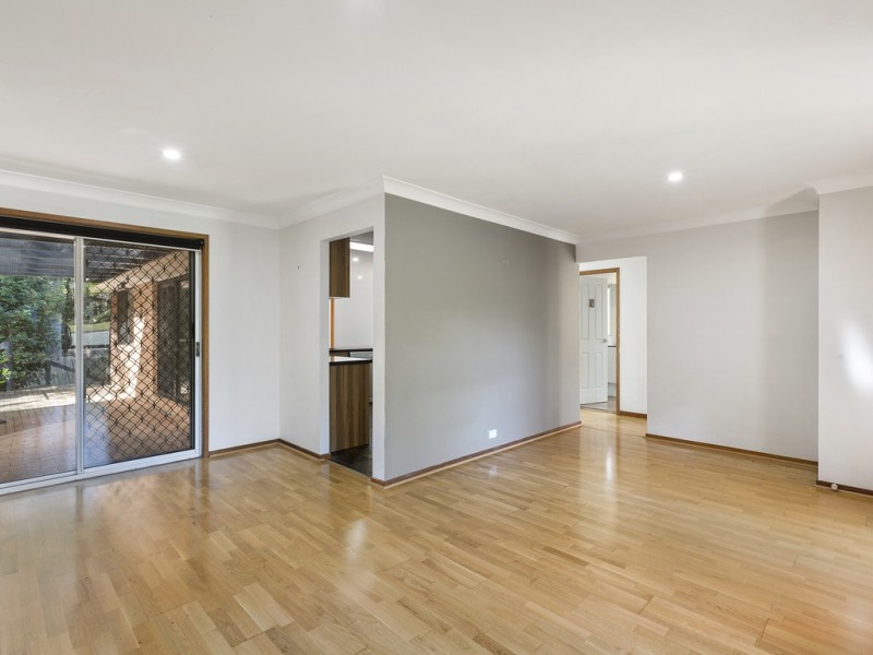 16 Childs Close, Green Point NSW 2251