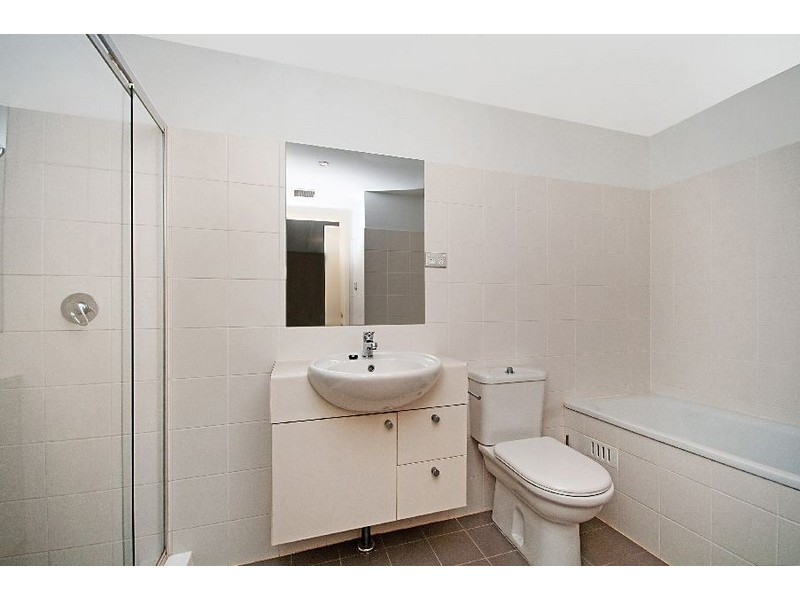 435/80 John Whiteway Drive, Gosford NSW 2250